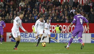 Una derrota en el último minuto del partido liguero que enfrentaba al Madrid con el Sevilla en el Ramón Sánchez Pizjuán provoca la primera caída del Madrid tras cuarenta encuentros consecutivos sin conocer la derrota: fue un gol de Jovetic en el minuto 90 (una rosca endiablada que superó a un adelantado Keylor Navas) el que le frenó esa positiva dinámica que había comenzado tras haber perdido en Wolfsburgo…