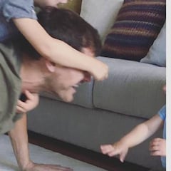 El recibimiento de sus hijos a Casillas tras la pretemporada