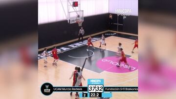 El talento versátil de Maker Bol: tapón de pívot, triplazo de alero y asistencia de 'playmaker'