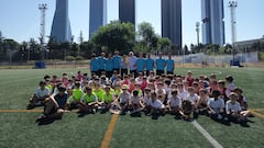 Del Bosque acerca la copa del Mundial a las nuevas generaciones de futbolistas