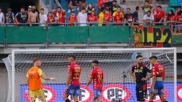 Futbol, Union Española vs Magallanes.
Fecha 5, campeonato Nacional 2023.
Los jugadores de Union Española se lamentan luego de perder contra Magallanes el partido de primera division realizado en el estadio La Florida en Santiago, Chile.
17/02/2023
Marcelo Hernandez/Photosport
Football, Union Española vs Magallanes.
3nd turn, 2023 National Championship.
Union Española's players reacts after losing against Magallanes for first division match at the La Florida stadium in Santiago, Chile.
17/02/2023
Marcelo Hernandez/Photosport