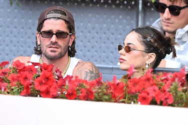 Recientemente, fueron vistos abrazándose y dándose un beso apasionado en la celebración del triunfo del Inter Miami (equipo de De Paul) en la MLS a principios de diciembre de 2025, lo que reafirma su noviazgo.