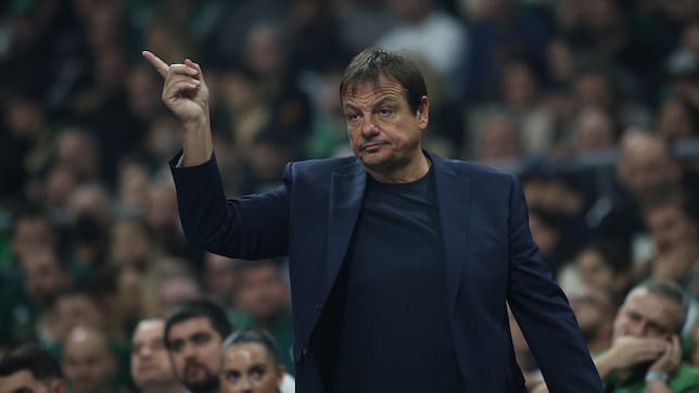 Ataman vuelve a enfadarse en el Palau: “Esto no es fútbol americano”