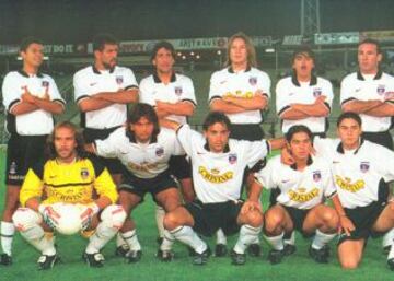 Mario Salas en Colo Colo (arriba, tercero de izquierda a derecha), donde jugó entre 1996 y 1998. En la imagen además, otros dos técnicos de Primera División: José Luis Sierra y Héctor Tapia, un ayudante, Pedro Reyes y un preparador de arqueros, Marcelo Ramírez.