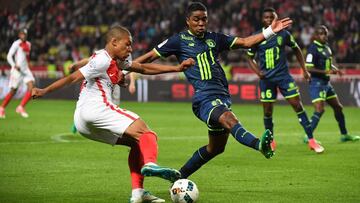 Monaco's French forward Kylian Mbappe Lottin (L) vies with Lille's French defender Franck Beria during the French L1 football match between AS Monaco and LOSC Lille at the Louis II Stadium in Monaco on May 14, 2017. / AFP PHOTO / Yann COATSALIOU