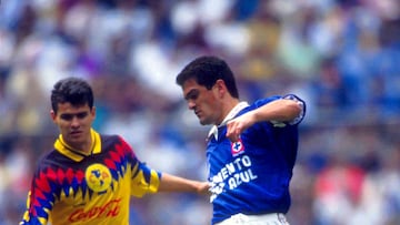January 1994: File photo of Carlos Hermosillo of Cruz Azul,during the week 24 of the Mexican Soccer againts America,Americal won 3-1./Foto de archivo de Carlos Hermosillo del Cruz Azul,durante la semana 29 del Futbol Mexicano ante America,America gano 3-1.MEXSPORT/DAVID LEAH