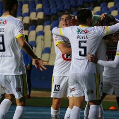 El Campanil celebra ante Audax en noche de golazos