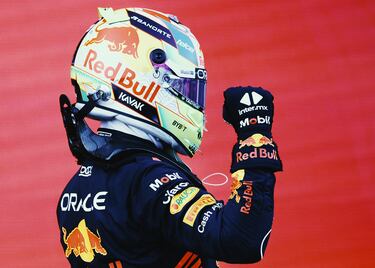 Alegría de Sergio Pérez tras ganar el esprint del Gran Premio de Azerbaiyán.