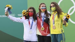 Maialen Chourraut, en el p&oacute;dium, junto a Ricarda Funk, oro, y Jessica Fox, bronce.