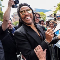 What is Lenny Kravitz’s net worth? Is the musician a billionaire?