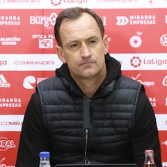 Joseba Etxeberria advierte del peligro de la Real Sociedad B