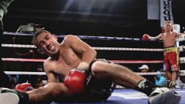 El juez detuvo la pelea en el décimo asalto por lesión de Zorrita.