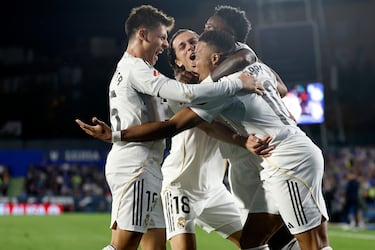 Tres canciones para el clásico.