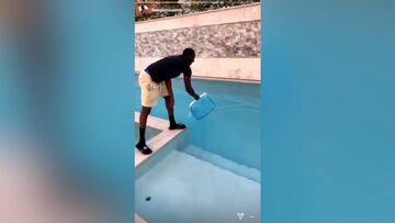 Es un personaje y de los buenos: Green se puso a limpiar la piscina de Cousins