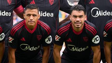 Alexis y Suazo dan vida a Sevilla