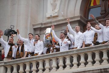 Valencia sigue de fiesta: apoteósis en el ayuntamiento