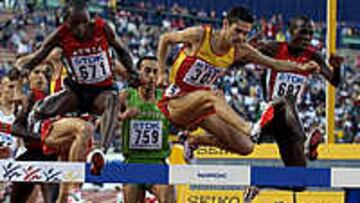 Reuben Kosgei junto a Antonio Jiménez, en un momento de la carrera.