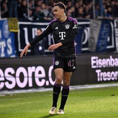 Davies, tocado, vuelve al banquillo; Kane estará en punta