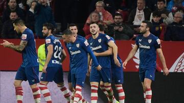 Athletic Bilbao's Spanish defender #04 Aitor Paredes (C) celebrates scoring his team's second goal with teammates during the Spanish league football match between Sevilla FC and Athletic Club Bilbao at the Ramon Sanchez Pizjuan stadium in Seville on January 4, 2024. (Photo by CRISTINA QUICLER / AFP)