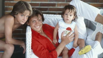 Mexican singer Luis Miguel (Luis Miguel Gallego Basteri) posing smiling with his brothers Alejandro and Sergio. Italy, 1985 (Photo by Angelo Deligio/Mondadori via Getty Images)