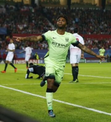 Raheem Sterling celebra el 0-1.