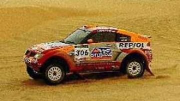 <b>IMPLACABLE.</B> El francés Peterhansel se ha mostrado implacable en esta edición de coches del Dakar.