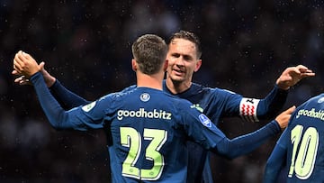La victoria 0-7 sobre Heerenveen acerca a los ‘Granjeros’ a su 25° título de liga. Lozano entró de cambio al 62′, aunque no pudo sumarse a la goleadora