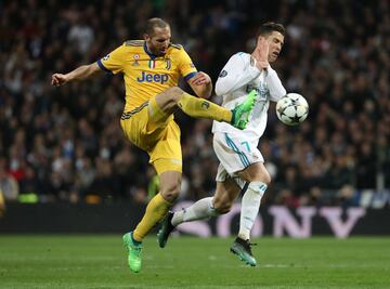 El rocoso defensa italiano llegó a la Juventus en Serie B y su proyección ha ido conjunta a la de la Juve. Actualmente es el capitán de la Juventus.