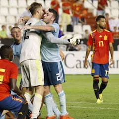 España se estrella ante Hazard