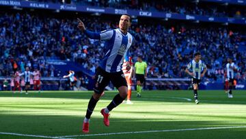 BARCELONA, SPAIN - NOVEMBER 06: Raul De Tomas of RCD Espanyol celebrates after scoring his team&#039;s second goal during the La Liga Santander match between RCD Espanyol and Granada CF at RCDE Stadium on November 06, 2021 in Barcelona, Spain. (Photo by A