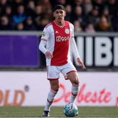 Edson Álvarez sobresale en goleada de Ajax; Jorge Sánchez relegado en la banca