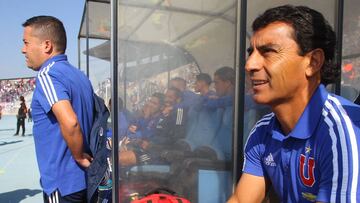 Futbol, OâHiggins vs Universidad de Chile,
Duodecima fecha, Campeonato 2018
El entrenador de Universidad de Chile Esteban Valencia da instrucciones a sus jugadores durante el partido de primera division disputado contra OâHiggins en el estadio El Teniente en Rancagua, Chile.
Rancagua, Chile.
06/05/2018
Jorge Loyola/Photosport
Football, OâHiggins vs Universidad de Chile
12 th date, Championship 2018
Universidad de Chile's manager Esteban Valencia instructs his players during a first division football match played against OâHiggins at the El Teniente Stadium in Rancagua, Chile.
Rancagua, Chile.
06/05/2018
Jorge Loyola/Photosport
