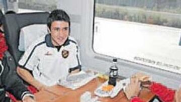 <b>ENTRETENIDOS. </b>David García, Ángel Morales, Rubén Pérez y Rubén Castro ayer en el AVE.