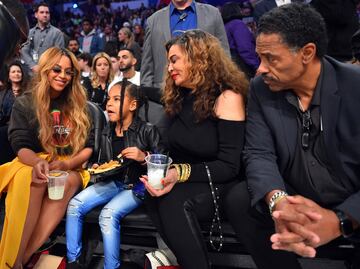 Beyonce, su hija Blue Ivy y Tina Knowles.