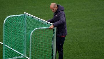 26/01/24 ENTRENAMIENTO SPORTING DE GIJON
RAMIREZ COLOCANDO UNA MINI PORTERIA