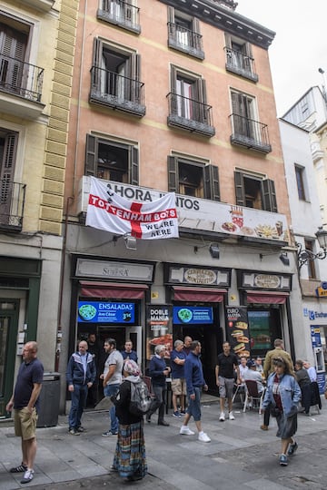 Spurs fans quaff a few pre-match beers on Madrid's Plaza Mayor