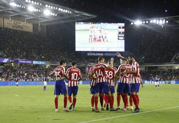 0-1. Marcos Llorente celebró el primer gol.