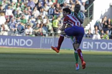 Fuerte entrada de Paulao sobre Diego Costa.