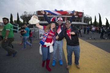 Varios aficionados de Costa Rica se dieron cita al Coloso de Santa Úrsula para presenciar el duelo eliminatorio entre el tricolor y los ticos.