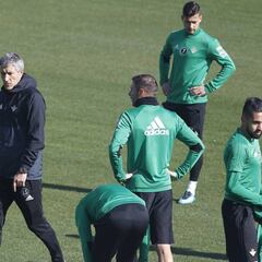 El corto plantel, aliciente para que el Betis acuda al mercado