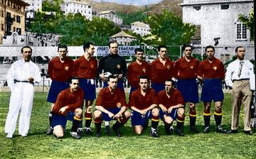 El primero de sus 14 partidos con España lo jugó el 9 de diciembre de 1931, en Higbury. Inglaterra colocó a La Roja un severo 7-1, muy comentado en el Viejo Continente. Tenía 19 años, un mes y cuatro días. Tras triunfar en el Arenas y Athletic se fue, tras la Guerra Civil, a Sudamérica. Triunfó en el River Plate y en Peñarol. Regresó a España y se estableció en Madrid, donde regentó un bar en la Calle Núñez de Arce.