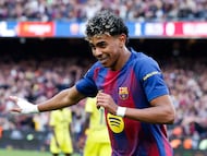 BARCELONA, 28/02/2026.-El delantero del Barcelona Lamine Yamal celebra su segundo gol contra el Villarreal, durante el partido de la jornada 26 de LaLiga entre el Barcelona y el Villarreal, este sábado en el estadio Spotify Camp Nou en Barcelona.-EFE/ Toni Albir