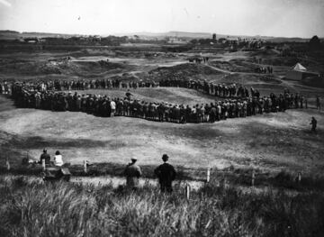 Aparte de la citada de 1871, tampoco se celebraron las ediciones de 1915 a 1919 ni de 1940 a 1945 por las guerras mundiales, ni la de 2020 por la pandemia de COVID. Así que este a?o, en St. Andrews, será el 150 aniversario del torneo.