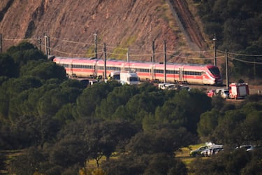 Equipos de emergencia trabajan junto a uno de los trenes involucrados en una colisión en Adamuz, España.




Associate Press/ LaPresse
Only Italy and Spain