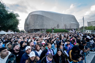 La afición del Real Madrid se dio cita desde temprano para buscar una victoria ante el acérrimo rival. lo cierto es que la historia les deparó un desenlace inesperado.