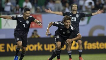 Jugadores del Tri celebrando un gol en Copa Oro.