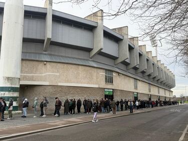 Colas de madrugada para ver al Barça en Santander casi 14 años después