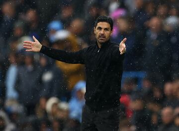 Arteta reclama algunas decisiones arbitrales en su vuelta al Etihad Stadium