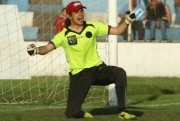 Núñez en el arco de Palestino, durante la temporada 2006.