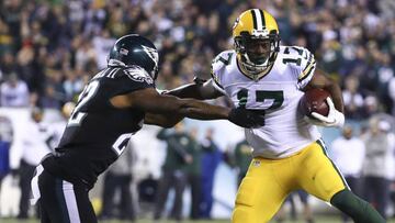 PHILADELPHIA, PA - NOVEMBER 28: Davante Adams #17 of the Green Bay Packers runs with the ball against Nolan Carroll #22 of the Philadelphia Eagles in the fourth quarter at Lincoln Financial Field on November 28, 2016 in Philadelphia, Pennsylvania. Al Bello/Getty Images/AFP
== FOR NEWSPAPERS, INTERNET, TELCOS & TELEVISION USE ONLY ==